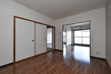 rec_shiga's tweet photo. ☆レック　おススメ物件☆
【チュリス石山/大津市若葉台】
家賃：5.3万円
共益費：5,000円
駐車料：6,000円

・鉄筋コンクリート造の3LDK
・ペット飼育(小型犬1匹または猫2匹まで)相談可！

詳細
https://t.co/kEd04VcBon

お問い合わせは
いい部屋ネット　瀬田駅前店　TEL 077-526-6446

#ファミリー https://t.co/m5L09wrCZx