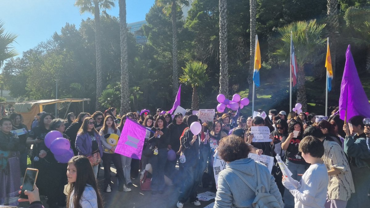 ilyminso's tweet photo. En viña del mar lo dimos todo! Somos grandes cabras 💜

#BTSALNACIONAL
#BTSCHILE #BTSENCHILE
#QUEREMOSABTSENCHILE https://t.co/4O2pG9tDf8