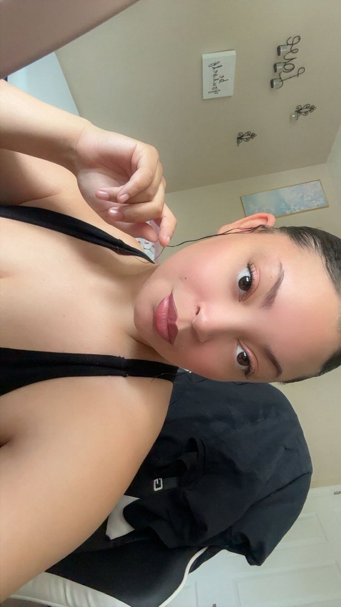 eMommmy's tweet photo. 🖤🫰🏼 https://t.co/CqwxeqUnxi