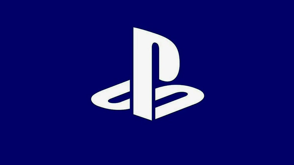 Shunkiroth's tweet photo. Os voy a hablar un poco del impacto emocional que he experimentado tras estos días y lo que necesito para volver a confiar en Sony.

En mi caso, que llevo desde los 6 añitos disfrutando con PlayStation, me siento tan profundamente traicionado que no me queda ni un ápice de voluntad de seguir con ellos.

Para que considerara siquiera volver a apoyar su marca creo que necesitaría estos mínimos:

➡️ Tendrían que salir a la palestra e hincar la frente en el escenario pidiendo disculpas por todas las prácticas anti cosumidor que llevan haciendo y por tratarnos de la forma que han hecho.
➡️ Tendría que ver a cargos de responsabilidad dimitir y una renovación en sus políticas que asegure que esto no vuelva a ocurrir.
➡️ Tendrían que reestablecer el formato físico totalmente, sin códigos ni descargables, el físico REAL como opción y sin recortes. Nada de cajas vacías, pocas existencias ni juegos sucios. Tendría que ver dedicación por devolverlo al punto en el que comenzaron a perjudicarlo.
➡️ Y sobre todo, tendrían que poner bajo cláusula que todo el contenido digital que hemos comprado dejara de ser una licencia abusiva y tuvieramos plena disposición y tranquilidad de que nadie pueda meter mano en nuestra cuenta y borrarlo. Sin fechas de caducidad ni triquiñuelas asquerosas.

Llevo toda la vida siendo fan pero nadie te prepara para el momento en el que te das cuenta que esa consola que tantos momentos te ha dado, se ha convertido en la herramienta de 4 hombres con traje para encadenar tu tarjeta de crédito.

Ni silencio, ni olvido, muchachos.
Hasta que no nos devuelvan a un status quo que sea totalmente favorable y nos proteja como consumidores, que se arrepientan de lo que han querido hacer.