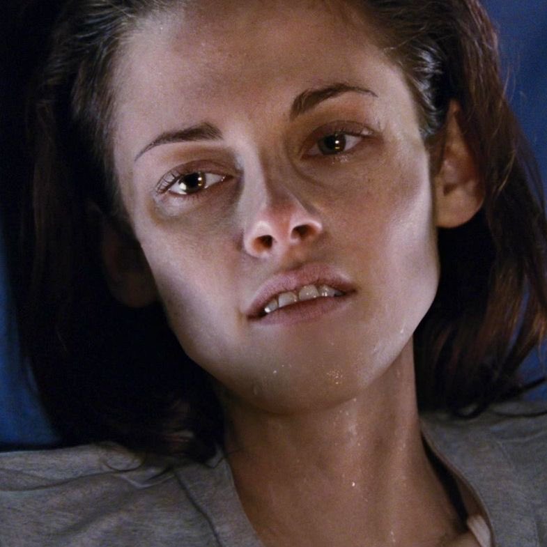 c0rruptedlost's tweet photo. cousin told me i look like bella swan when she died and that im “taking it too far” like no bruv im just not as big as you https://t.co/2YzWZl3Y7f