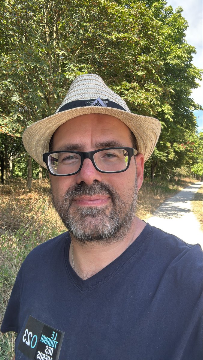 LeLynx33's tweet photo. Partie de boules cette après midi 
J’ai tout perdu, mais je me suis bien amusé https://t.co/wfbVIFuZPM