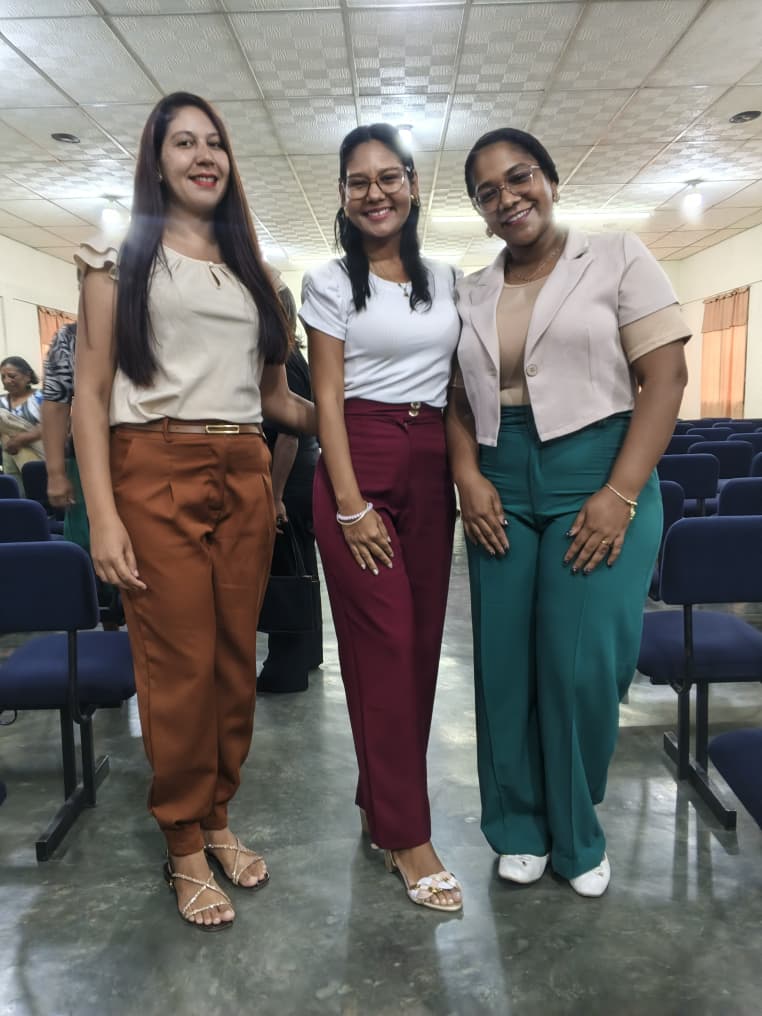 VilePompom's tweet photo. Amigas https://t.co/Vly24ByVpD