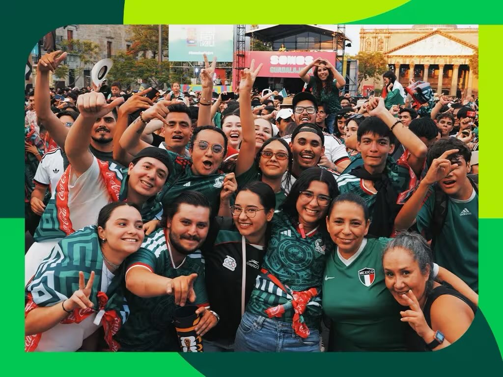 edandrader's tweet photo. menos de 2 horas de iniciar el partido entre México 🇲🇽 vs Inglaterra 🏴󠁧󠁢󠁥󠁮󠁧󠁿 solo les puedo decir que si ganamos mi corazón se partirá en 2, pues jugar contra Noruega 🇳🇴 es algo que no había tomado en cuenta.  #alagaverengland #ysisí #méxico #quiñones @fifaworldcup https://t.co/LfKAbnmnNg