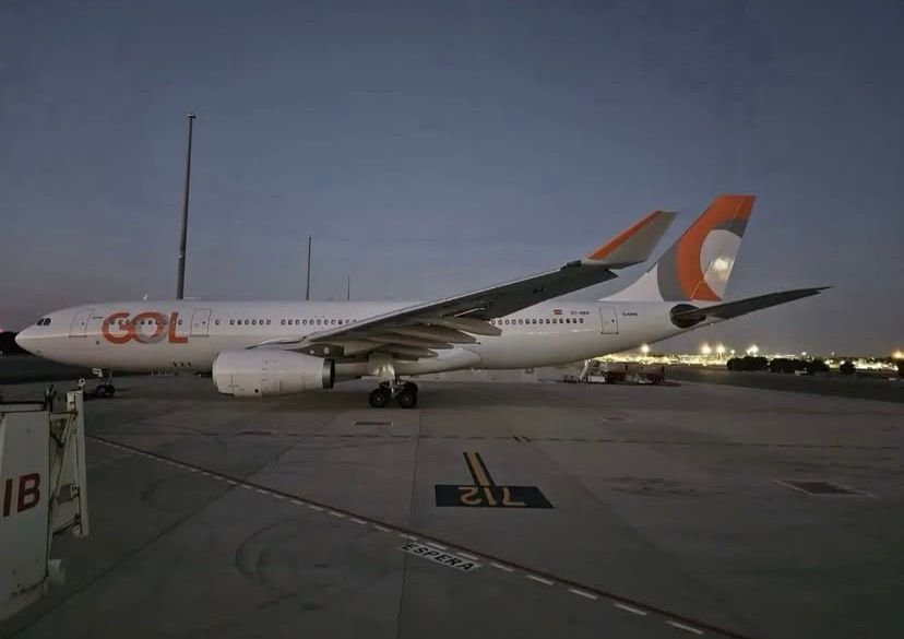 EBaviation's tweet photo. Surgiu outra foto completa do A330 da Wamos que operará para a G3. Dessa vez, com o esquema completo: winglet estilizada, estabilizador também estilizado e a logo.

Em breve ele vira ao Brasil! https://t.co/sYy2gqVJlq