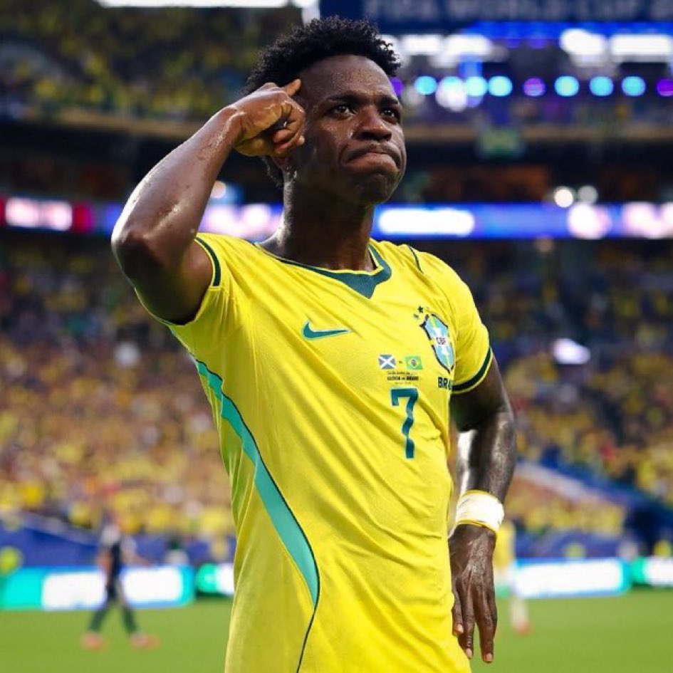 CentralDoYamal's tweet photo. Eu não ligo para o pênalti que supostamente ele deveria cobrar, se o Guimarães cobra pênalti melhor que ele, então o Guimarães que bata, não tem segredo.

A grande verdade é que depois dessa Copa do Mundo, eu respeito demais o Vinicius Jr. com a camisa amarela.

Desde o primeiro segundo dentro da competição, ele jamais se omitiu, e entregou quando precisou entregar.

Foi de um peidão histórico com a amarelinha, para o principal jogador do Brasil nessa Copa.

Que mantenha esse nivel, vai ser peça chave no próximo ciclo.