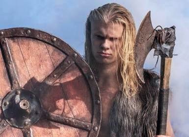 TsunaFantasy's tweet photo. El androide , el cyborg , el principe nordico , el rey vikingo , Erling Haaland 🇳🇴 , con la chorra fuera mandando a Brasil a su casa https://t.co/ZqLEMvJAi9