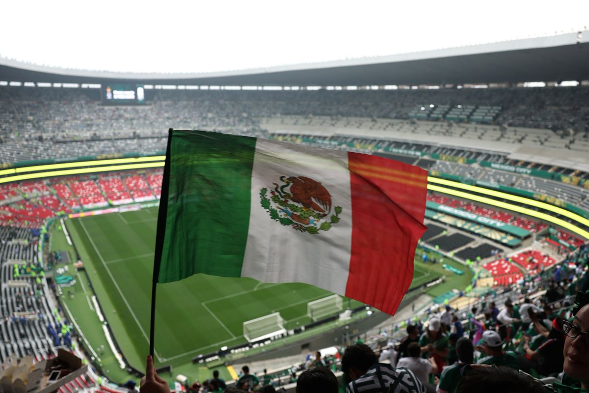 ActuFoot_'s tweet photo. 🚨🚨 MEXIQUE 🇲🇽-🏴󠁧󠁢󠁥󠁮󠁧󠁿 ANGLETERRE EST RETARDÉ À CAUSE DES ORAGES !!!🌩️

COUP D'ENVOI PRÉVU À 3 HEURES DU MATIN (HF).

 🗞️ @JacobsBen https://t.co/oJ1nBPXfZV
