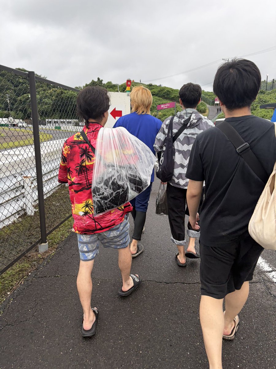 saki___427's tweet photo. 色々あったけど8耐楽しかった( ¨̮ ) https://t.co/f96WZbBzeS