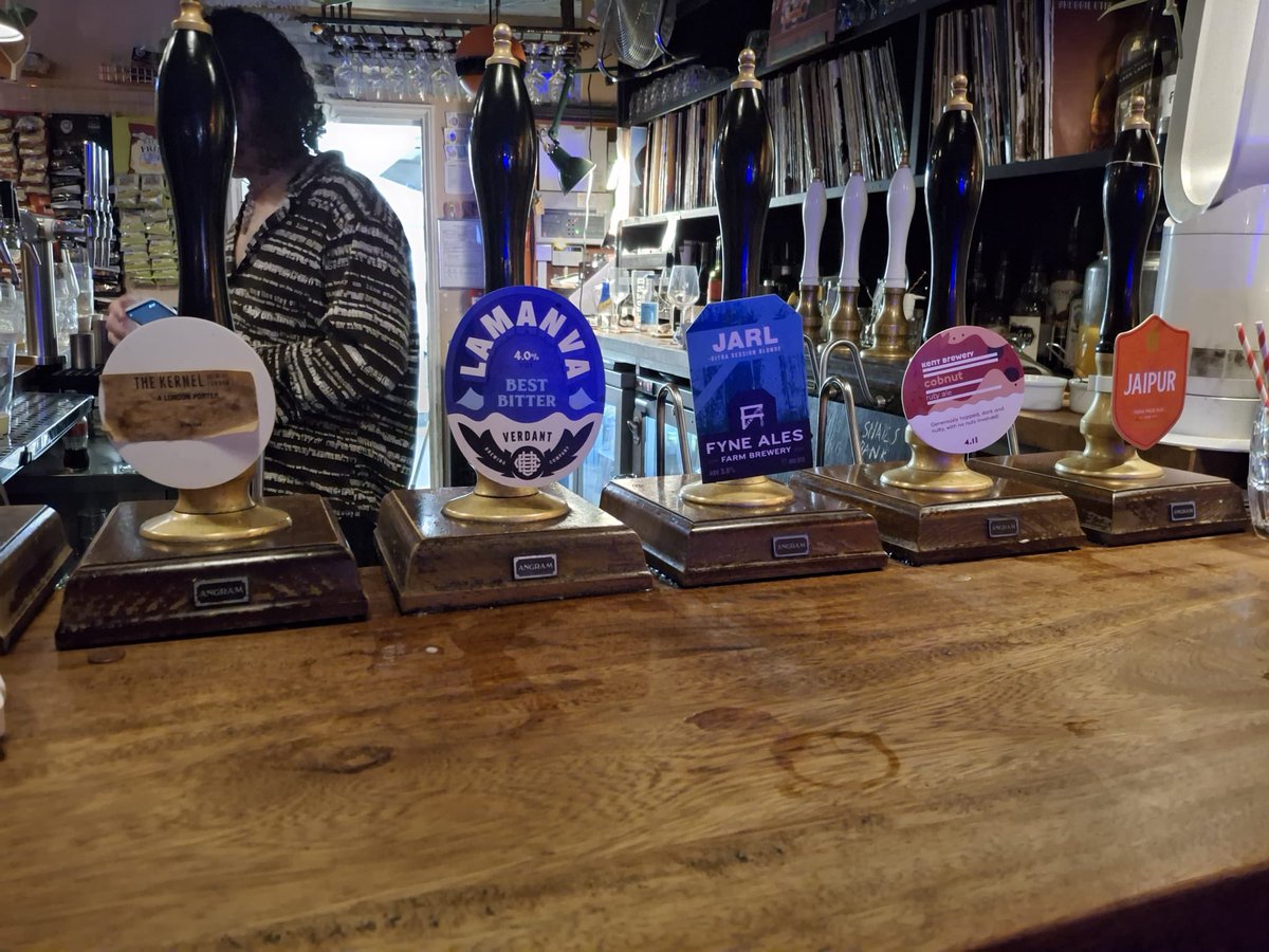 NLondonCAMRA's tweet photo. Cask ales at The Robin N4 today, including a ruby mild from Fyne. Always an excellent selection. 🍻 #caskale #bestpubs #crouchhill https://t.co/ztaRN2V9wx