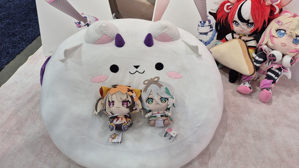 sonictailslink's tweet photo. Cece and Gigi chilling on a Pero bean bag pillow. #gremurins #ImmerScreen #AutoFister https://t.co/7rJcFIFDbV