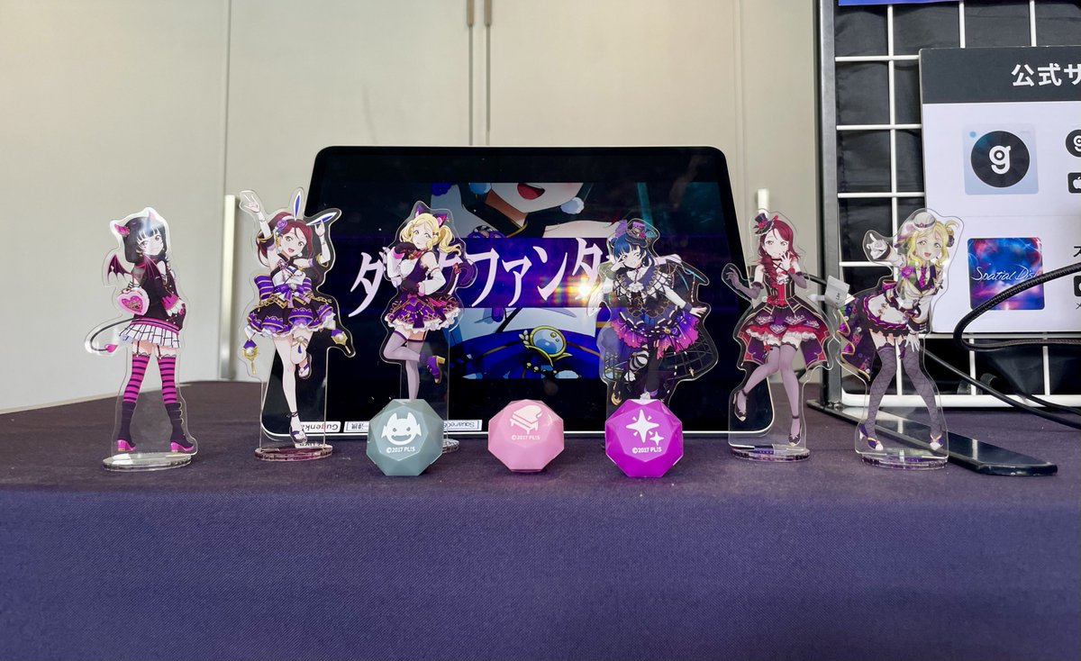jaKa_lope's tweet photo. #ホロモデル の gugenkaブースにしれっとおいてあった3Dミュージカルのアクスタが絶望的に可愛いかった😇
やはりスクスタの衣装は神…!
リングライトも可愛いかったので買いますかね🤔
#LLAS https://t.co/uwdsIMuA9B