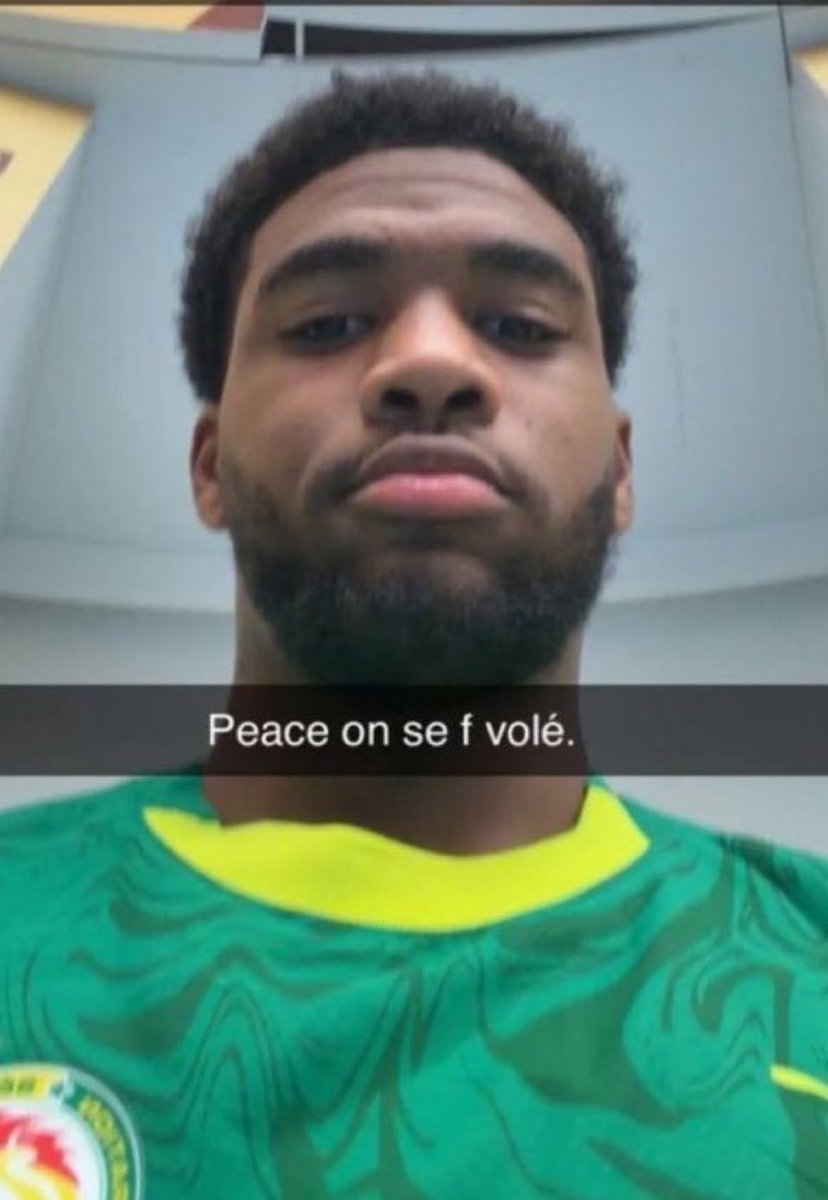 LordStarkkks's tweet photo. @LMDPSG @Romain_Molina C’est vrai que pendant la CAN il était cleen 🤡 https://t.co/XtHrEVF9Pz