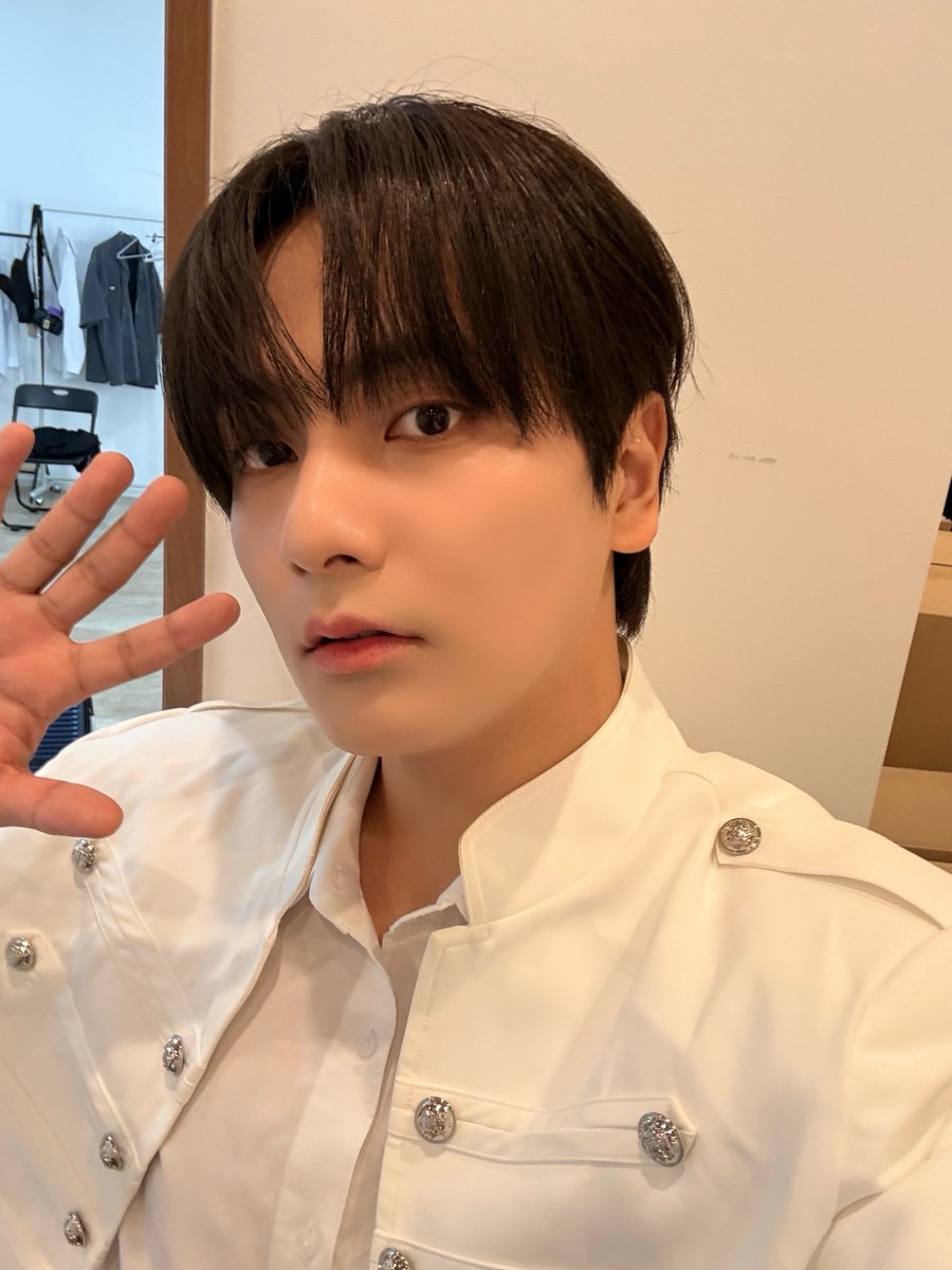 WAKER_official's tweet photo. [📸]

월요일 충전 완료🔋

#WAKER #웨이커 #ウェイカー https://t.co/JNxa1kV1qq