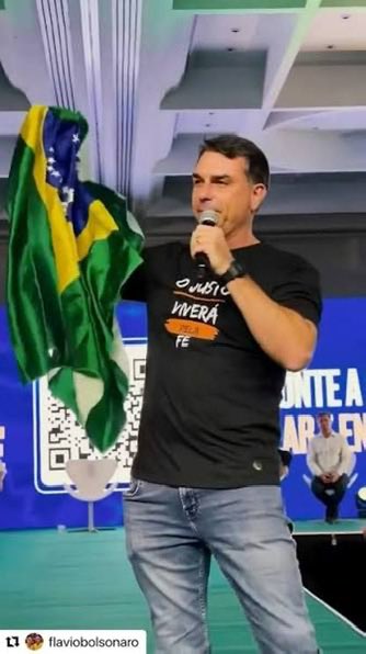 FlavioBolsonaro's tweet photo. Desde que o PT chegou ao poder, em 2002, o Brasil nunca mais ganhou NADA, nem no futebol nem para os brasileiros.

Perdemos Copa, mas vamos ganhar o Brasil! https://t.co/haFenDJgX4