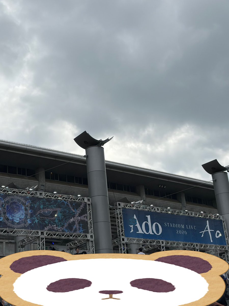 bucktick5for's tweet photo. ADOさんの日産スタジアムライブ行かせてもらいました！
まさにディズニーに来ているような演出で感動しました！
昨日と今日で50数曲歌われていて声一切枯れてなくて本当に素敵な歌姫様でした！ペンライトの光を見ていて櫻井さんにも見せたかったなーって思いながら見てました！ https://t.co/HBVkMN5vne