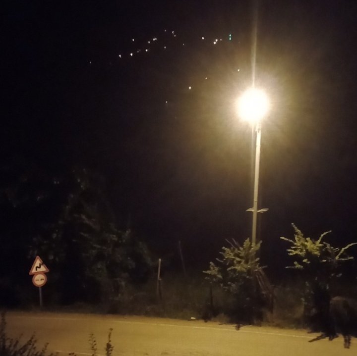 SelukAltunel3's tweet photo. Ölene kadar cevabını veremeyeceğim,
bir soru var içimde;
Her şeyi tek başıma yapmak zorunda 
kalmak beni büyüttü mü, yoksa içimde 
büyüyemeyen yaralı bir çocuk mu bıraktı.?
#KökenliMahallesi https://t.co/WExLdU1Y4b