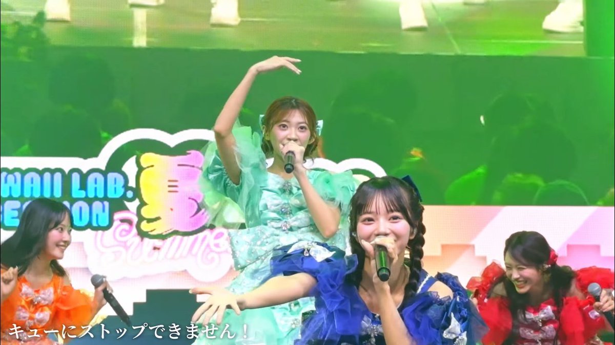 d_awn_k's tweet photo. 先生！可奈さんの後ろでえみあいがイチャイチャしてます！！ https://t.co/JQDj051B5S