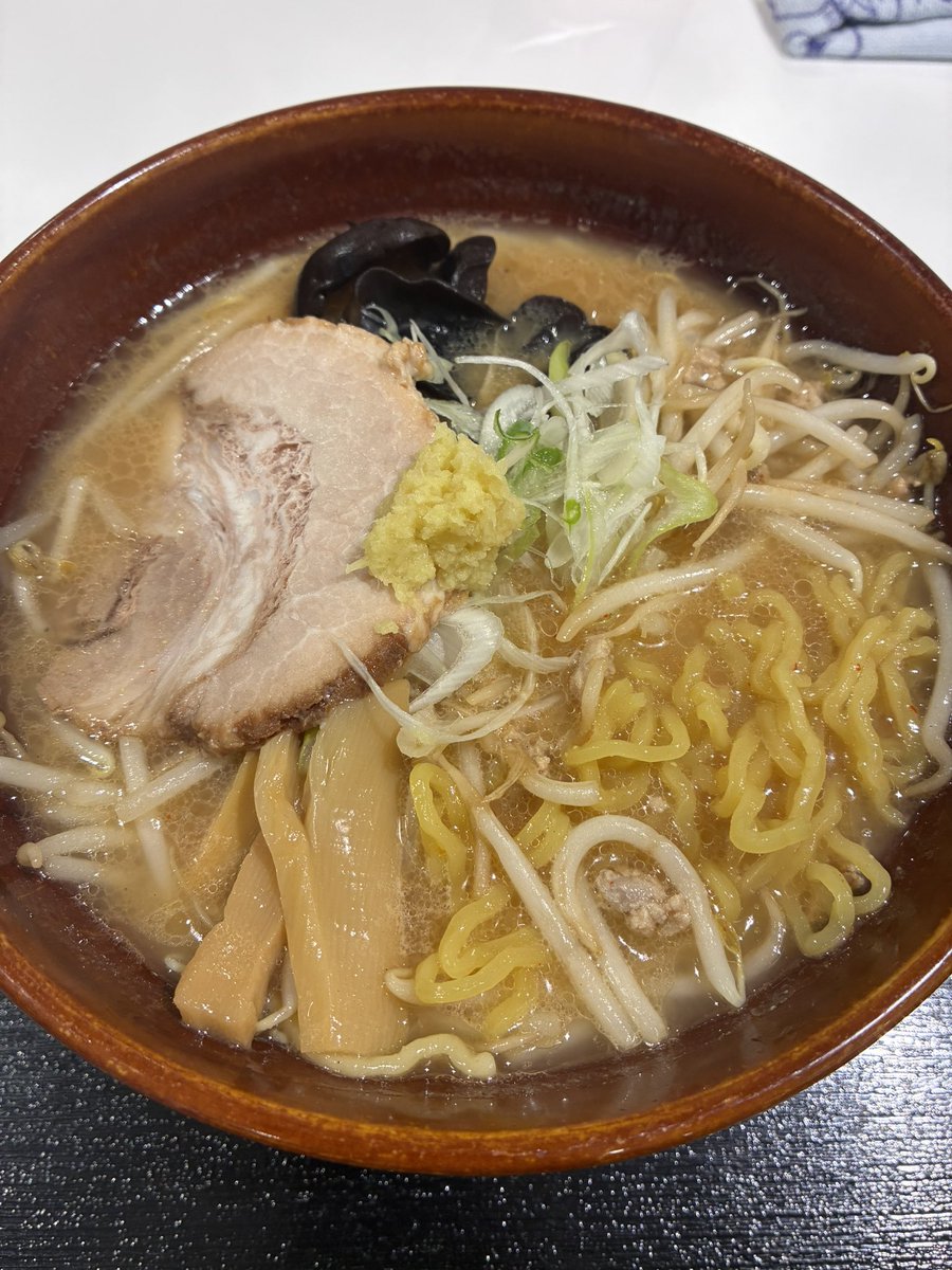 Tkh64d's tweet photo. ららテラス川口のフードコートで札幌濃厚味噌らーめんをいただきました。
塩気が強いスープ、黄色いちぢれ麺、その名の通りの味噌ラーメンでした。
ごちそうさまでした。

#札幌みその一期一会 #ラーメン #川口 https://t.co/GgnXwaTo8C