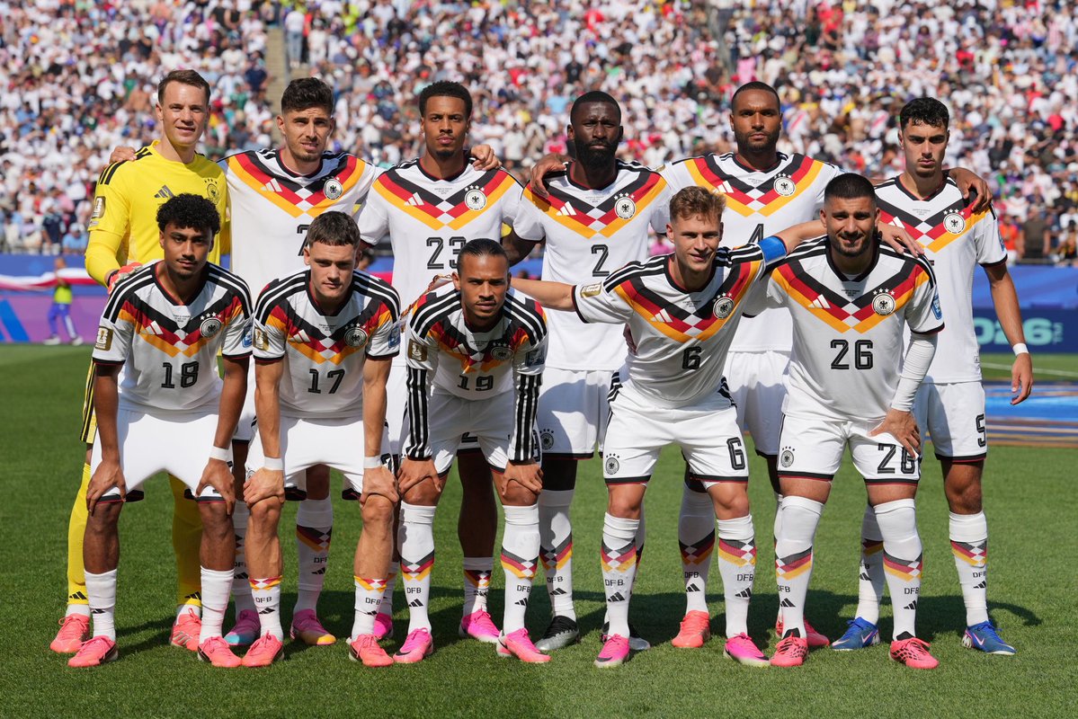 _BeFootball's tweet photo. Les 3 meilleures nations de l’Histoire du foot en termes de palmarès à la Coupe du Monde sont presque devenues quelconques aujourd’hui… 

🇧🇷 BRÉSIL (5 ⭐️⭐️⭐️⭐️⭐️)
🇩🇪 ALLEMAGNE (4 ⭐️⭐️⭐️⭐️)
🇮🇹 ITALIE (4 ⭐️⭐️⭐️⭐️)

D’autres ont faim derrière et les ont fait passer au second plan https://t.co/Eq9b5yuvkL