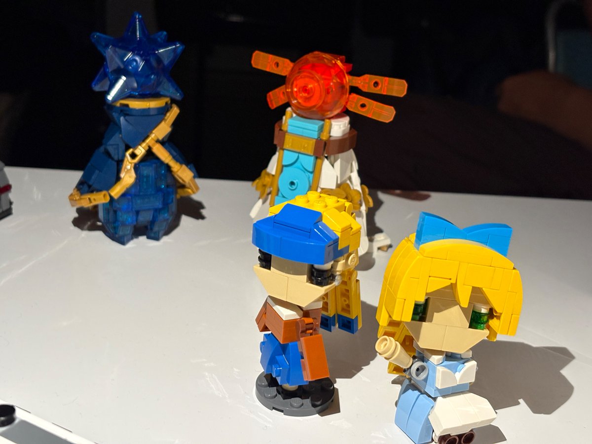 ordinaryrice's tweet photo. 美少女フィギュアなど。創造主たちの熱い想いが伝わってくる
 #特ブリ https://t.co/B9zpS7a2tz