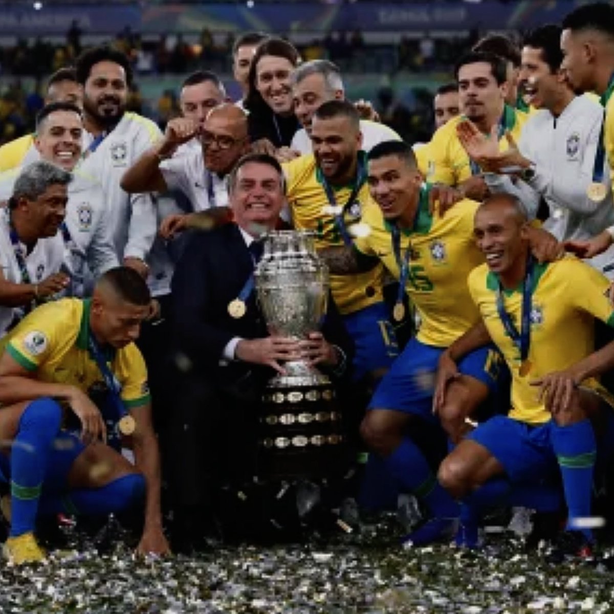 BolsonaroSP's tweet photo. Perdemos a copa,
MAS VAMOS GANHAR O PAÍS! https://t.co/uYXFIe1AiW