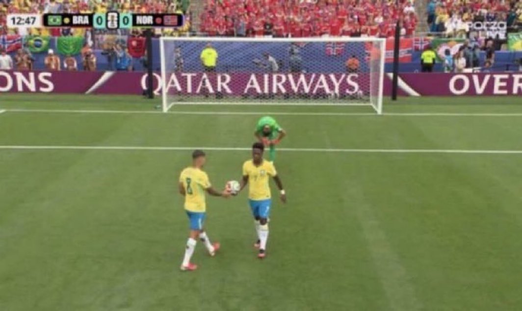 PickSix_BR's tweet photo. Nunca vai ser aceitável o melhor jogador de um time não bater o pênalti com bola rolando,  pode ser ordem do técnico, do papa, da puta que pariu https://t.co/4RBZ9NttKZ