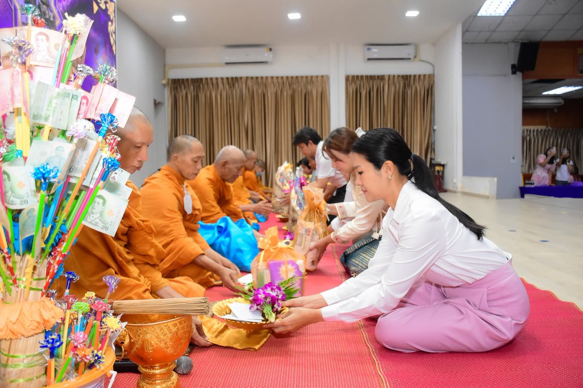 kkat_st's tweet photo. ; 5 ก.ค. 2569 | ดร.ธีรรัตน์ สำเร็จวาณิชย์กรรมการผู้ช่วยรัฐมนตรีประจำรองนายกรัฐมนตรี ในฐานะศิษย์เก่าโรงเรียนพรตพิทยพยัต ให้เกียรติเป็นประธานในพิธี ในงานทอดผ้าป่าสามัคคีเพื่อสนับสนุนและพัฒนาโครงการส่งเสริมความสามารถพิเศษด้านกีฬา ประจำปีการศึกษา 2569 ณ โรงเรียนพรตพิทยพยัต เขตลาดกระบัง กทม.💜💛
.
#ธีรรัตน์สำเร็จวาณิชย์ | @aim_theerarat