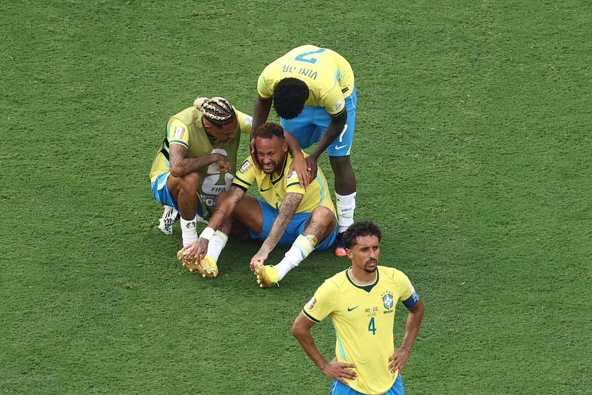 SC_ESPN's tweet photo. 🚨 IMPACTANTES IMÁGENES: Las LÁGRIMAS de NEYMAR, luego de la eliminación de Brasil en octavos de final ante Noruega... ¿Se escapó la última chance para O'Principe?

⚽ #ESPNMundial
📺 Mirá los mejores partidos de la #FIFAWorldCup por ESPN, en el Plan Premium de #DisneyPlus https://t.co/9tecfEzlxT