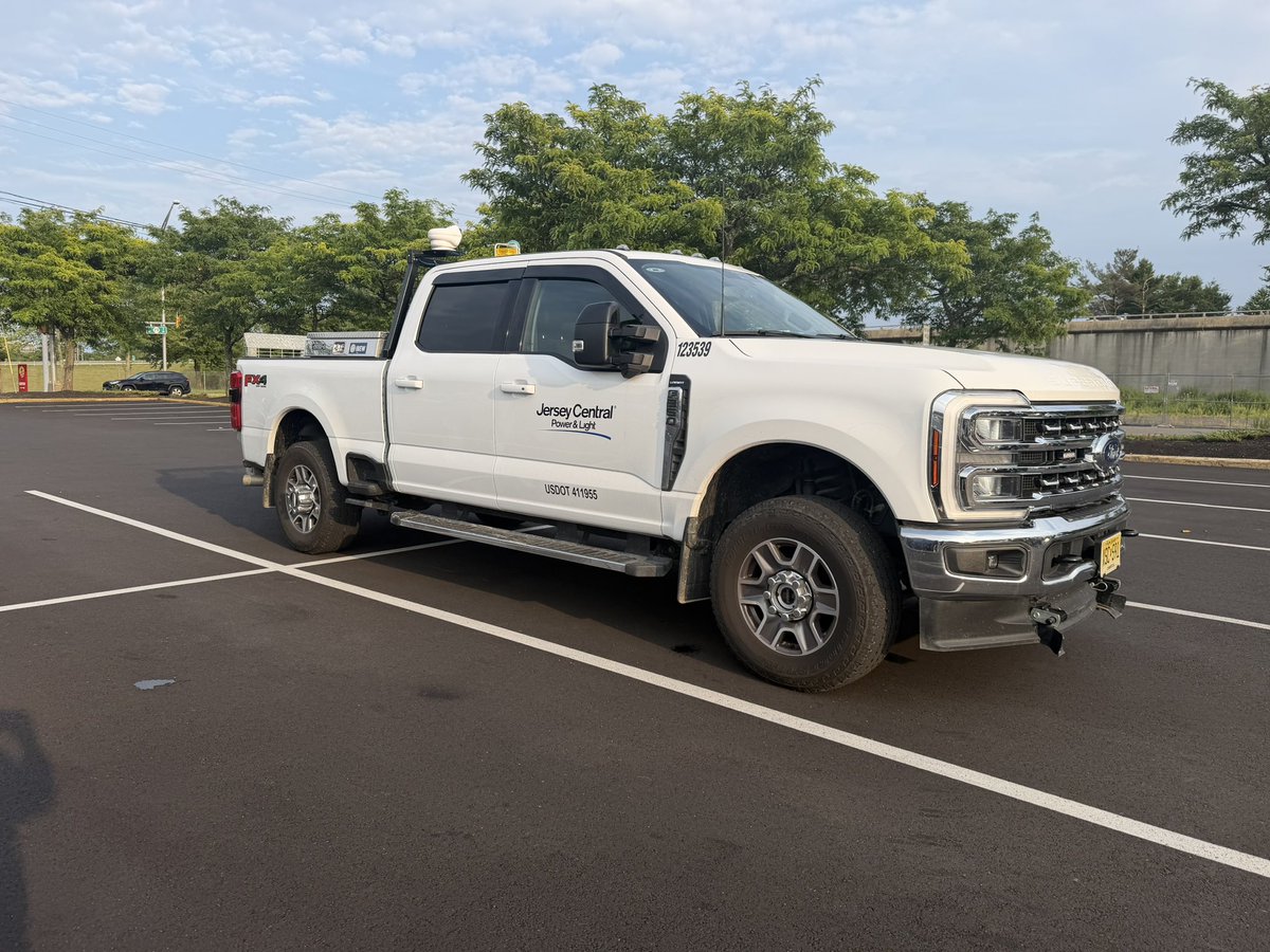 BoredThinking's tweet photo. The first @JCP_L truck I’ve seen all weekend #jcpl https://t.co/Im9WHSINLN
