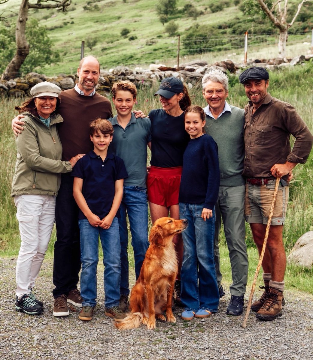 Katrnish's tweet photo. THE ROYAL FAMILY https://t.co/EDVC37idDC
