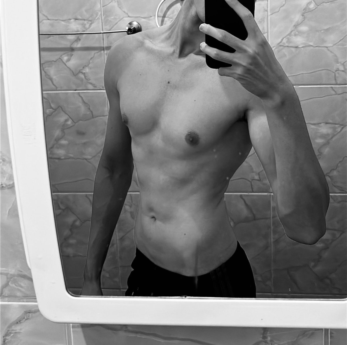 bflcnnn's tweet photo. Pô rapaziada, to tão triste que o Brasil perdeu, so queria um mano pra me consolar agr 😔. Tenho 19y

#brotheragemhetero
#broderagem
#brotheragem https://t.co/J7KRclXMD5