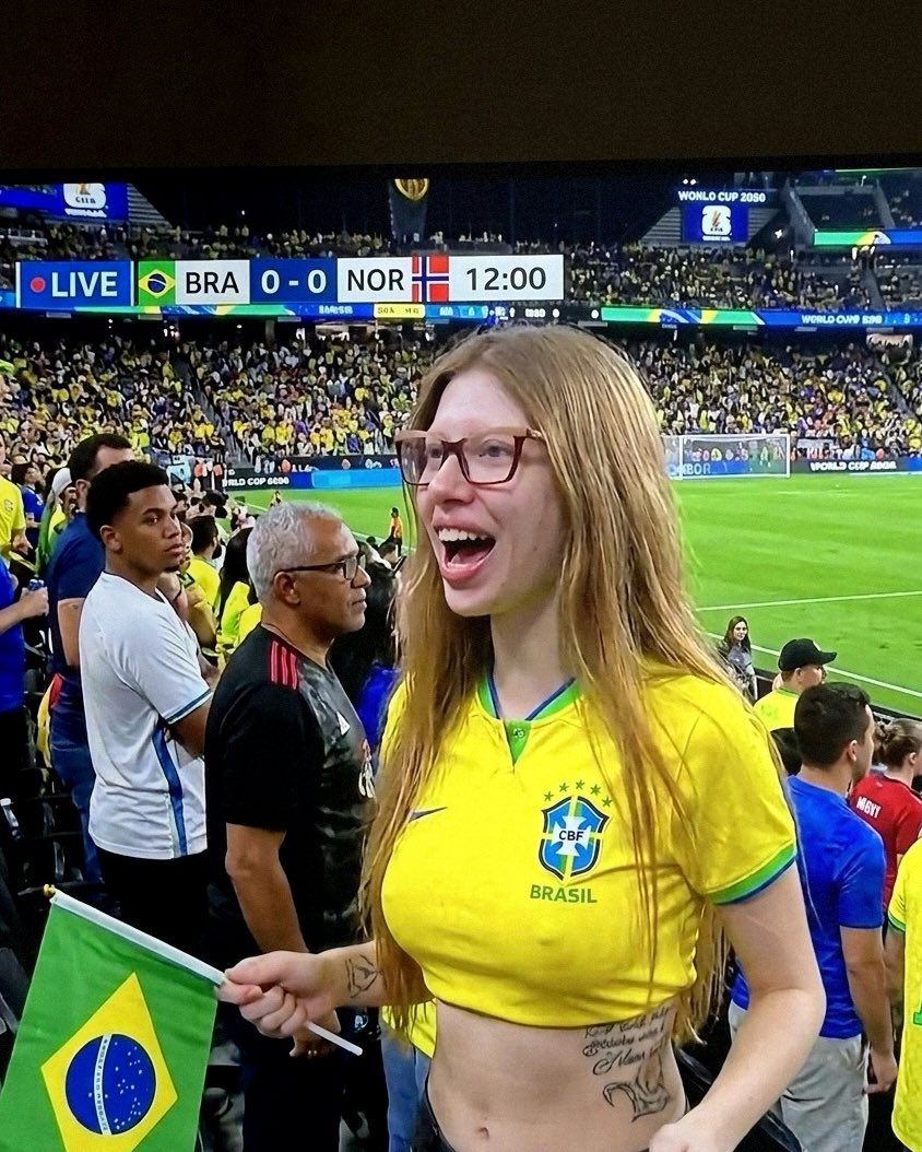 Lana Sin tweet media