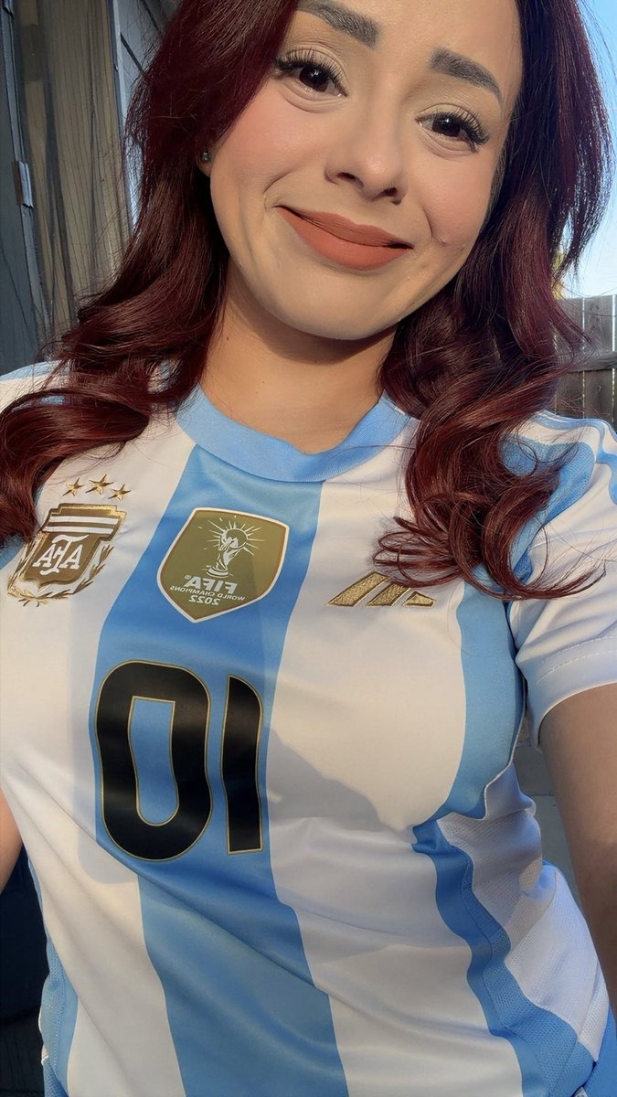 _cassandray_'s tweet photo. G O A T #messi 🩵🇦🇷⚽️🏟️🤩 https://t.co/q17oTmKzLJ