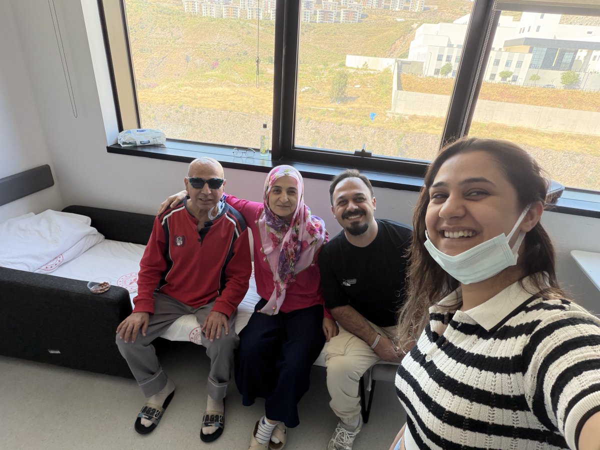 NsDaq35's tweet photo. Şu süreçte iliklerimekadar hissettiğim yüzleştğim gerçek,kalabalıklar içinde  insanın yanında kalan biravuç kişi varmış o da ailesi
Konuşma zamanı geldiğinde hep yanındayım diyen herkes kendi derdine kendi hayatına dönmüş,tek duam babamın sağlığına kavuşması Gerisi zamala tecrübe https://t.co/mB22ylzRnX