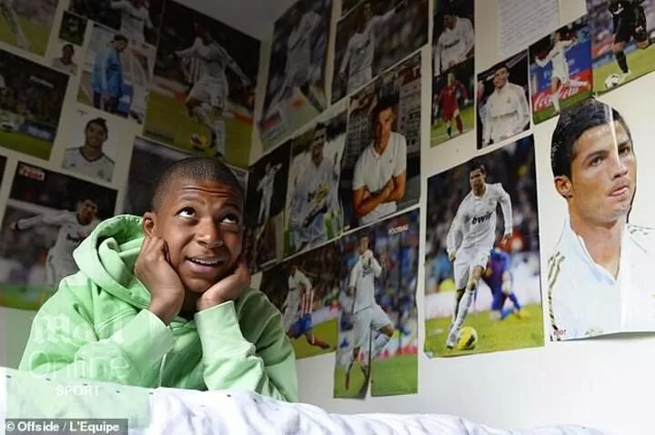 MadridPreeti's tweet photo. 🚨 World Cup Top Scorers:

Kylian Mbappe: 7
Erling Haaland: 7

Not enough is being said about how Cristiano Ronaldo has literally shaped the future we're living in right now https://t.co/oExDsugssL