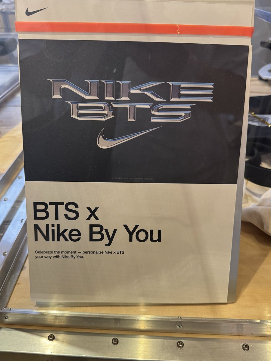 esv0613's tweet photo. After god knows how many hours of waiting, I finally have the #nikexbts merch https://t.co/fvGDRF1O03