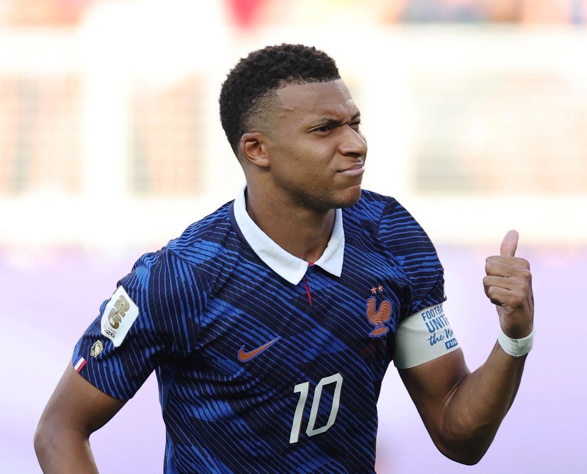 Bavaro_Arg's tweet photo. Mbappé es el villano del fútbol y por ende es más que Vini. El tipo si lo provocan responde dentro de la cancha y no acusando de racismo, si provoca él él responde con goles, no poniendo excusas o culpando a otros (Xabi). Cuando tiene que patear el penal, lo patea.

Honor Kiki https://t.co/GvysHLthvI