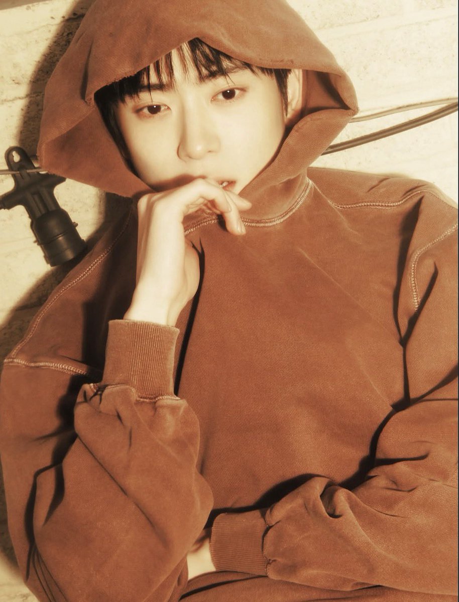 aer__ij5's tweet photo. 얼굴이 열일하다 못해 너무 바쁘심.. https://t.co/5DkNG7tDrr