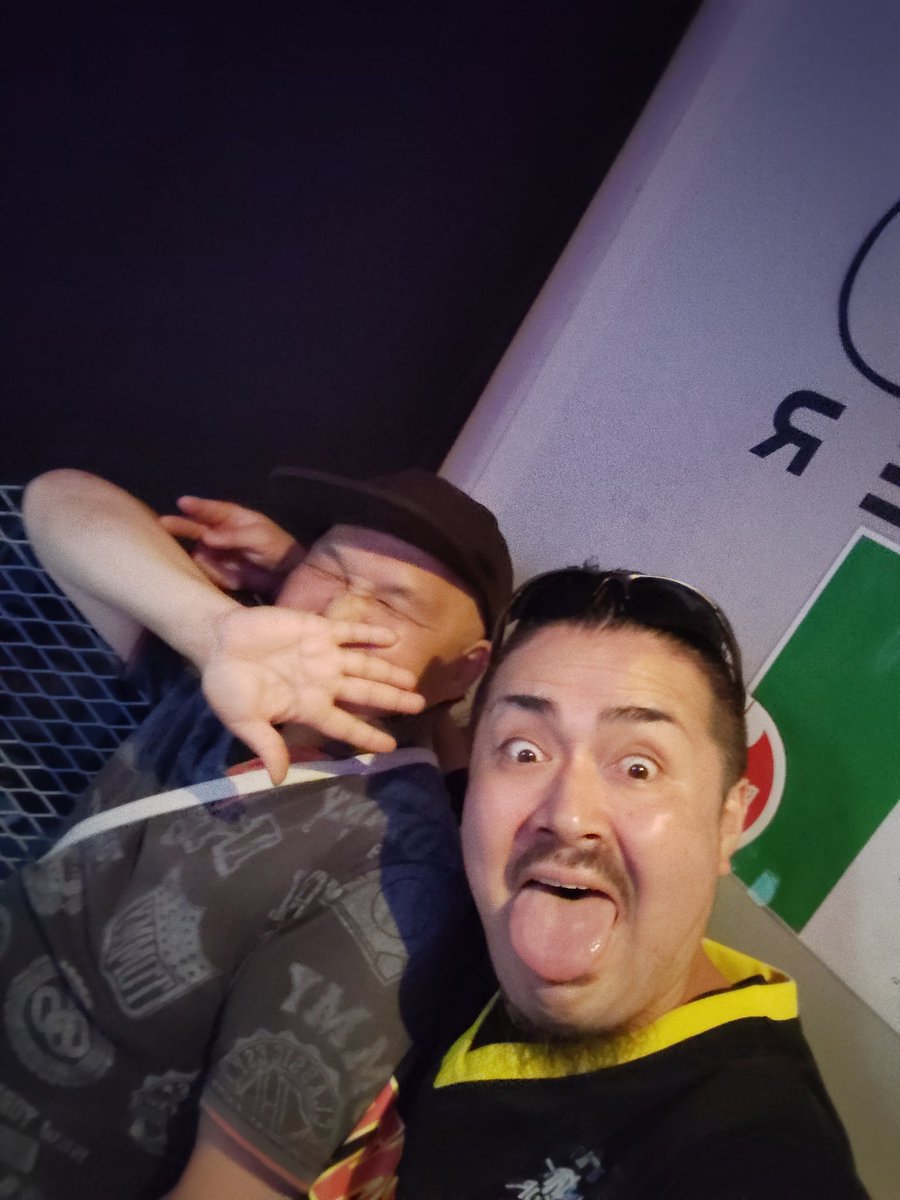 kurohigekunda's tweet photo. 千葉のお兄ちゃんが罵倒千葉予選を優勝🔥🔥🔥

本当に嬉しいし刺激になった！！！
狂人さんに誘ってもらって千葉予選にエントリーしたけど、やっぱりカッコいい先輩方や同じ歳のカッコいいMCに歳下のイケてるMCがいっぱいいる千葉って本当に最高✨️✨️

そして主催として各所にフライヤー配りに行って、最高のメンツを集めた狂人さんが優勝するってドラマが本当に夢と希望を貰えた!!

美味しいお酒をいっぱい飲めた🍺
改めておめでとうございます🔥🔥

千葉最高！！！！