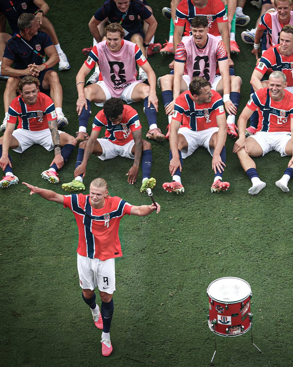 futtmais's tweet photo. Tem muita gente pra criticar, mas é preciso reconhecer os méritos desse psicopata.

Haaland tem 62 gols em 54 jogos pela Noruega. São 26 gols em 14 jogos seguidos pela seleção.

Esse cara não é deste mundo. Pouquíssimas bolas chegaram, e ele fez dois gols.

A gente não tem nenhum jogador assim.