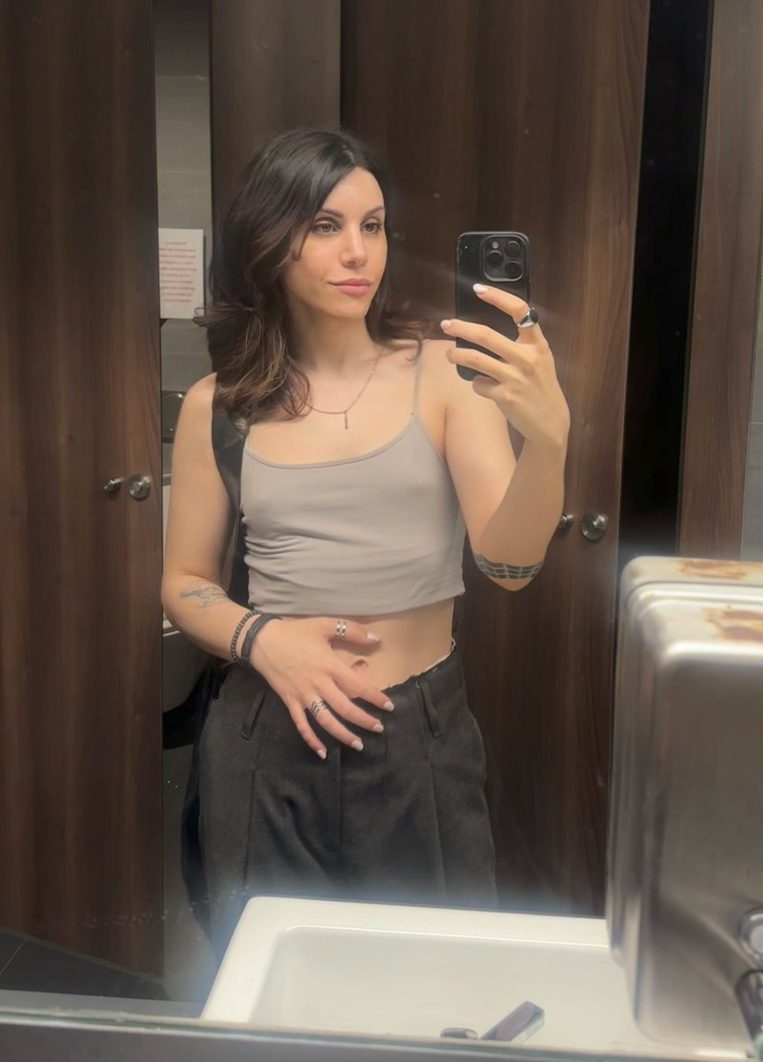 TaniaDtribeiro's tweet photo. I'm preggers guys https://t.co/3qVo4Kj4HH