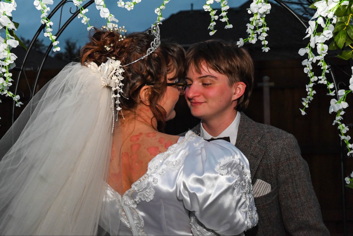 babiebev's tweet photo. i love being a butch’s bride :D https://t.co/Rj3UHbrgFX