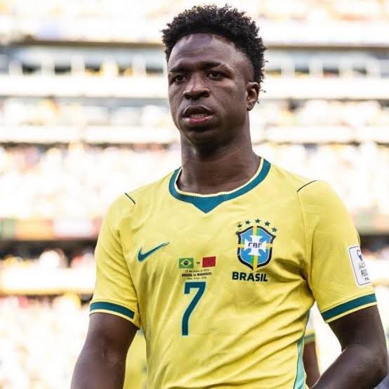 Stormdeive's tweet photo. Tinha tudo pra see o grande protagonista dessa seleção, mas é COVARDE.  

Ego gigante e pouca coragem. Se escondeu na hora do penalti, não marcou ninguem nos 90 minutos e passeou em campo enquanto estivemos sem a bola.  

Não puxou a responsabilidade, nunca será craque.

BAGRE! https://t.co/iTMD6CdLnu