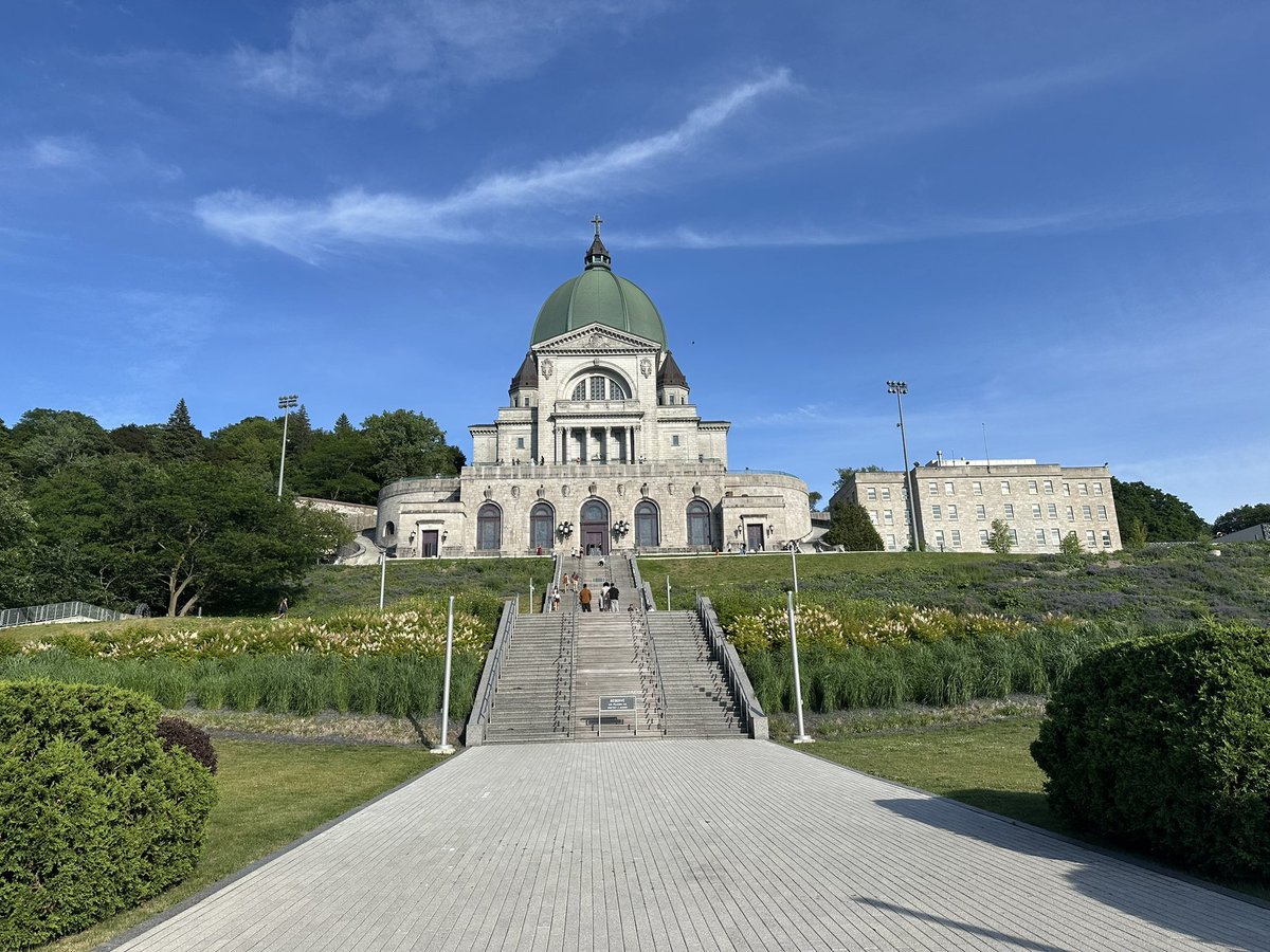 androch22's tweet photo. so pretty montreal https://t.co/cayDWHSPNX