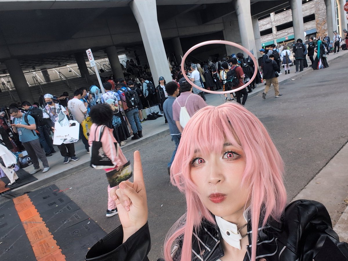 ohayohina's tweet photo. Arknights gathering at Anime Expo was crazy https://t.co/ww7Xgv2lOh