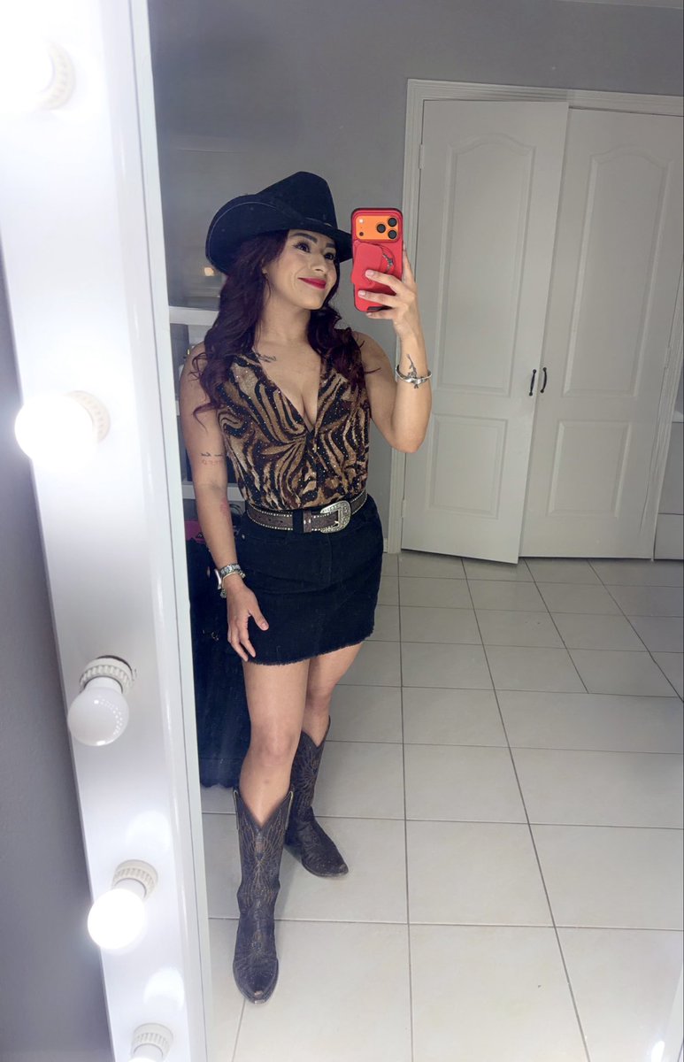 _cassandray_'s tweet photo. 🤎🤠 https://t.co/s23yKxQsMU