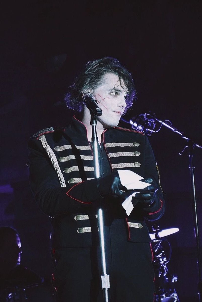 applhds's tweet photo. + w the current black parade outfit..... mj truly is an inspo for everyone https://t.co/SbOA3po0TX
