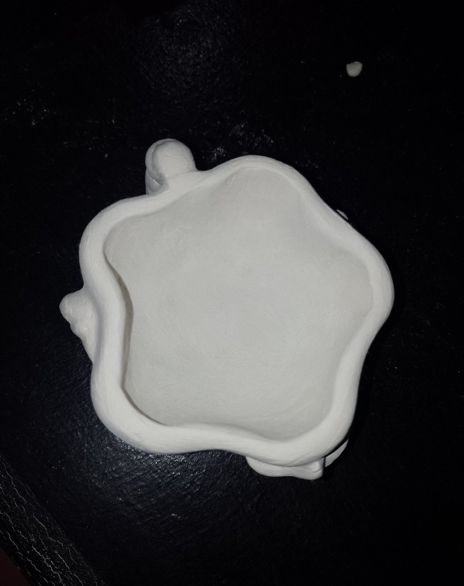 hhooniebee's tweet photo. igual me quedo bastante decente para haberla hecho SIN UN TUTORIAL pura intuición (procede a romperla en los próximos 2 días) https://t.co/ITs2Ocffeb