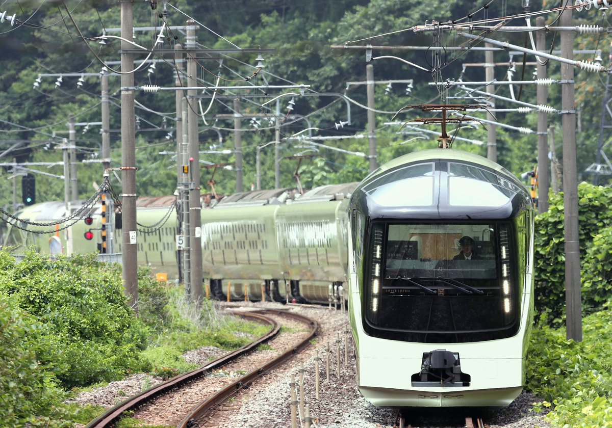magic74120298's tweet photo. おはようございます😃
 E001系TRAINSUIT四季島
上越線
前回よりちょっと先のポイント。望遠レンズで狙う(400mm)
＃001系
＃上越線
＃四季島
2026/07.04 https://t.co/IarinWgKxB